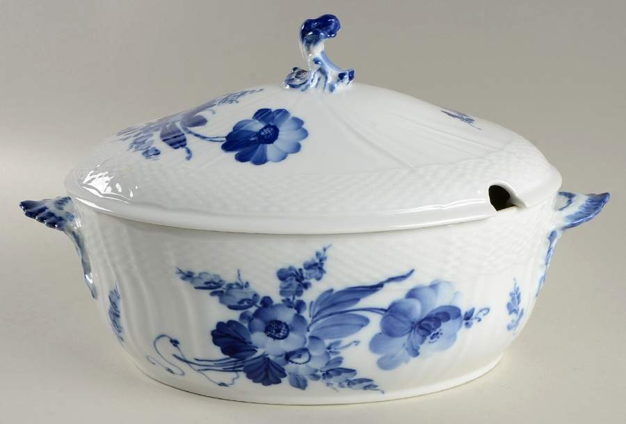 Blue Flowers Curved) Tureen &  Lid by Royal Copenhagen-1