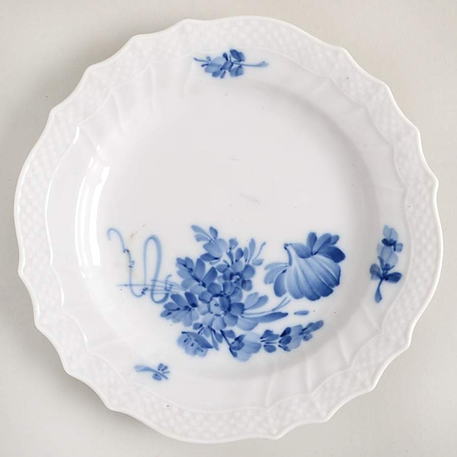 Blue Flowers Curved) Dessert/Pie Plate by Royal Copenhagen-1