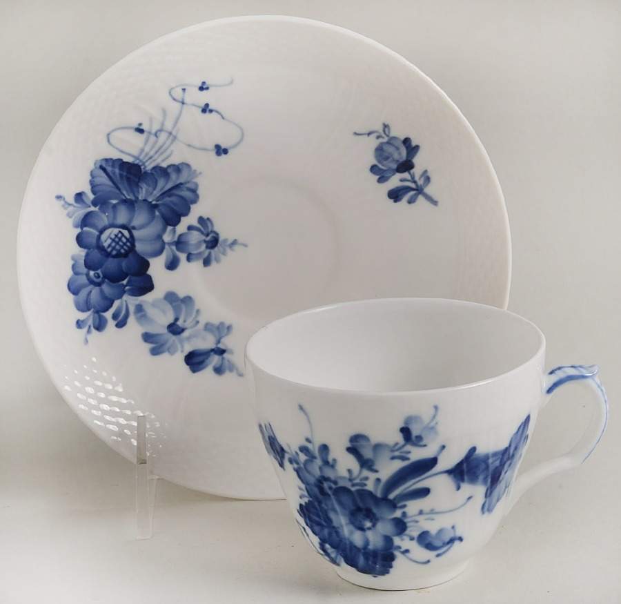 Blue Flowers Curved) Flat Cup & Saucer Set by Royal Copenhagen-1