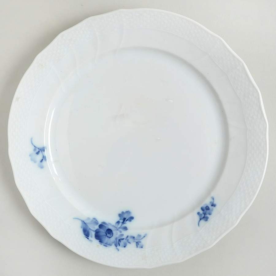 Blue Flowers Curved) Salad/Dessert Plate by Royal Copenhagen-1