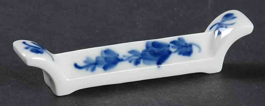 Blue Flowers Curved) Knife Rest by Royal Copenhagen-1
