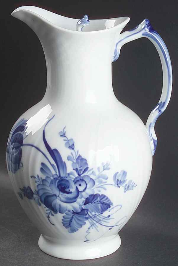 Blue Flowers Curved) 40 Oz Pitcher with Lid by Royal Copenhagen-1
