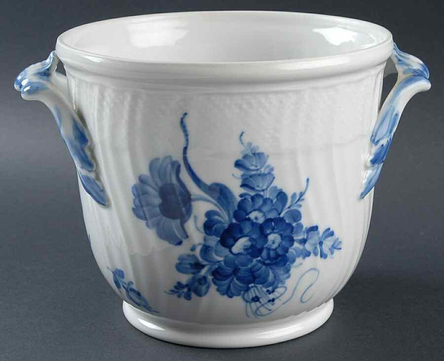 Blue Flowers Curved) 6" Cachepot by Royal Copenhagen-1