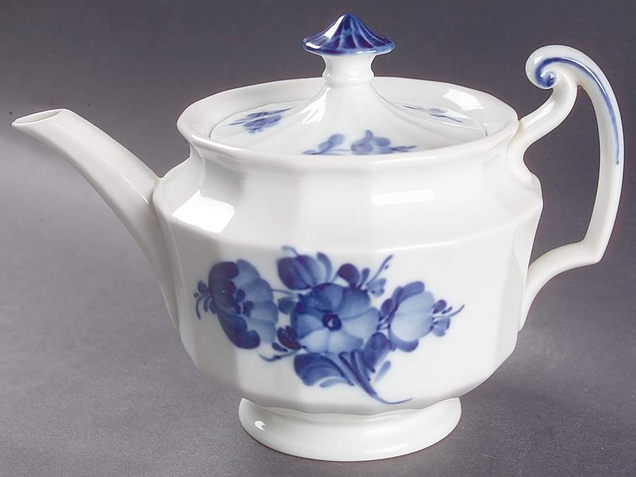 Blue Flowers Mini Teapot & Lid by Royal Copenhagen-1