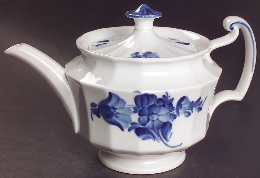 Blue Flowers Teapot & Lid by Royal Copenhagen-1