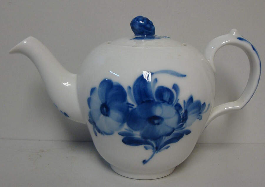 Blue Flowers Braided Individual Teapot & Lid by Royal Copenhagen-1