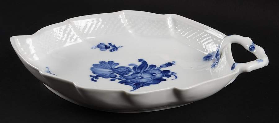 Blue Flowers Braided Leaf Shape Pickle Dish by Royal Copenhagen-1