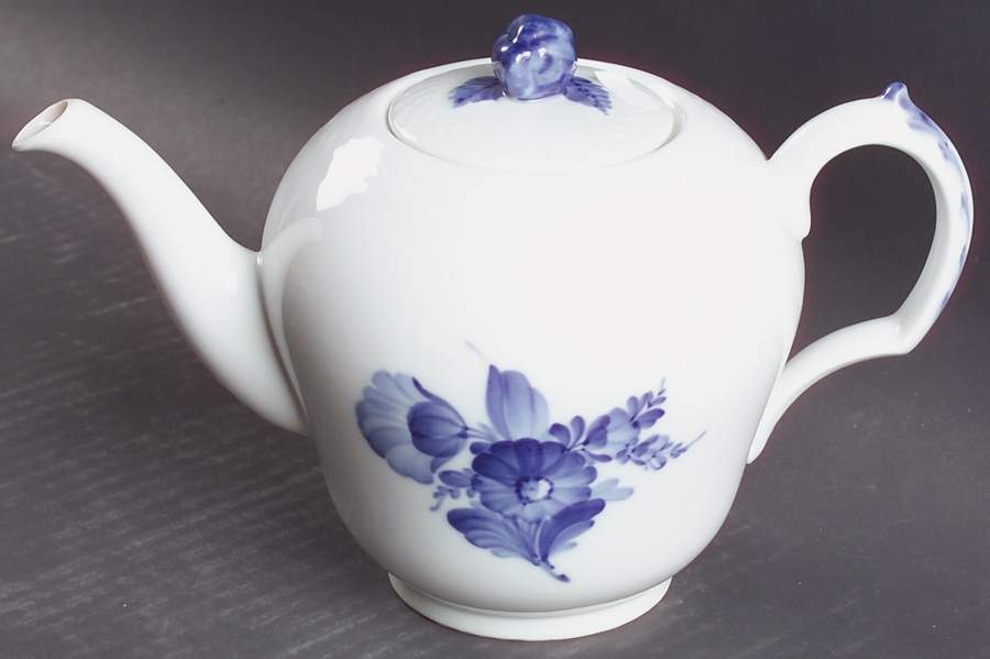 Blue Flowers Braided Teapot & Lid by Royal Copenhagen-1
