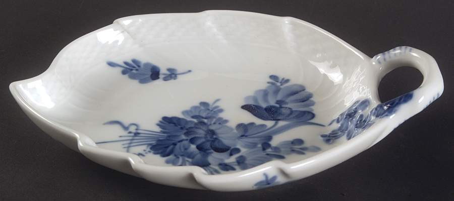 Blue Flowers Braided Leaf Shape Pickle Dish by Royal Copenhagen-1