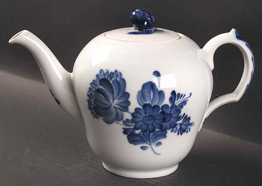 Blue Flowers Braided Teapot & Lid by Royal Copenhagen-1