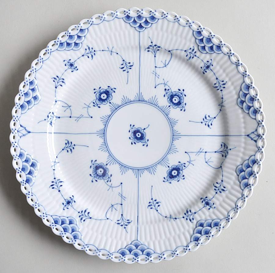 Blue Fluted Full Lace (No Trim) Dinner Plate by Royal Copenhagen-1