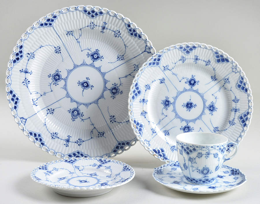 Blue Fluted Full Lace (No Trim) 5 Piece Place Setting by Royal Copenhagen-1