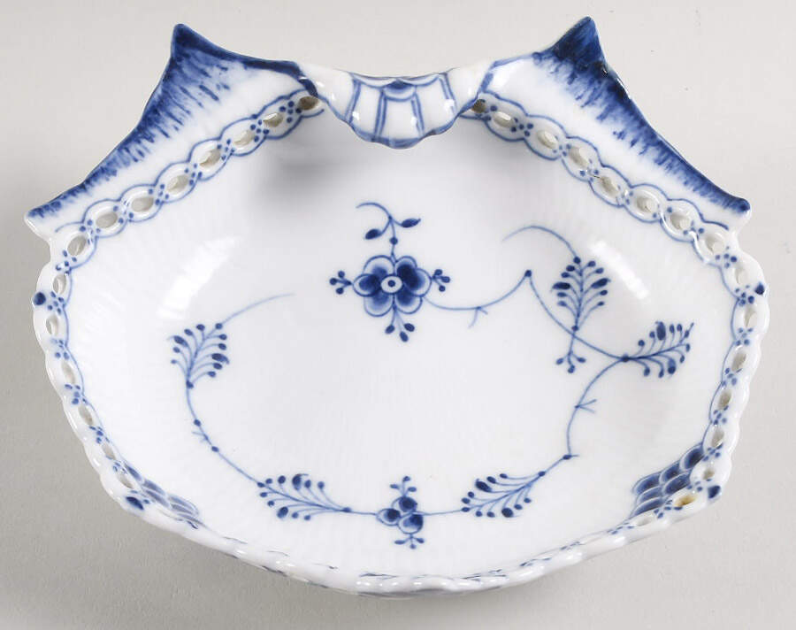 Blue Fluted Full Lace (No Trim) Shell Pickle Dish by Royal Copenhagen-1