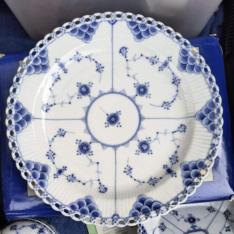 Blue Fluted Full Lace (No Trim) Dinner Plate by Royal Copenhagen-1