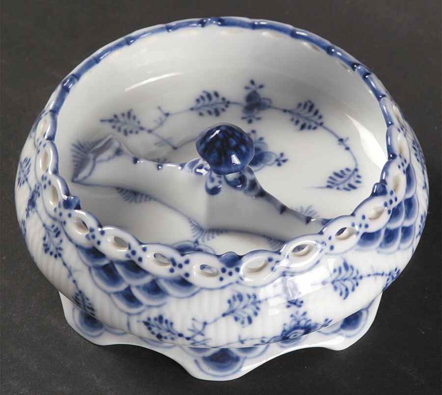 Blue Fluted Full Lace (No Trim) Small Ashtray by Royal Copenhagen-1