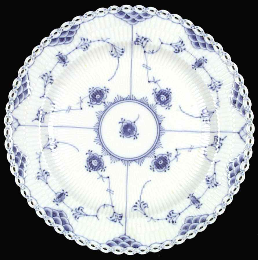 Blue Fluted Full Lace (No Trim) Dinner Plate by Royal Copenhagen-1