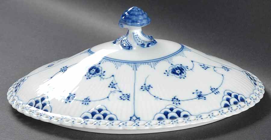 Blue Fluted Full Lace (No Trim) Lid for Oval Vegetable by Royal Copenhagen-1