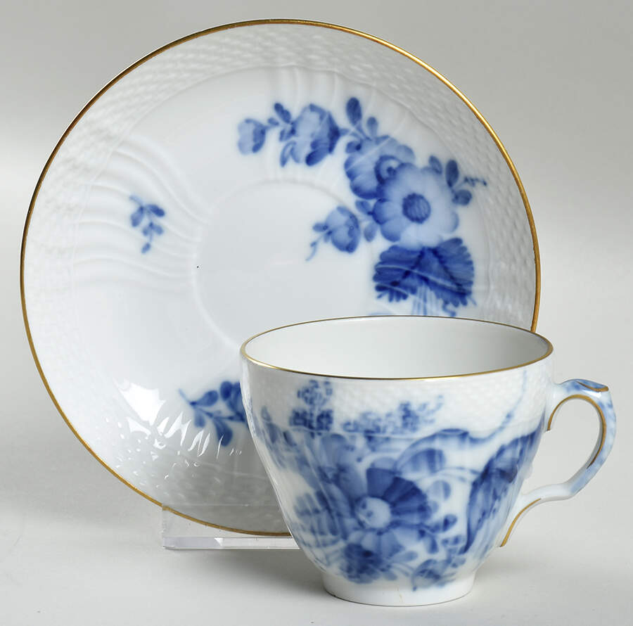 Blue Flowers (Curved, Gold) Flat Cup & Saucer Set by Royal Copenhagen-1
