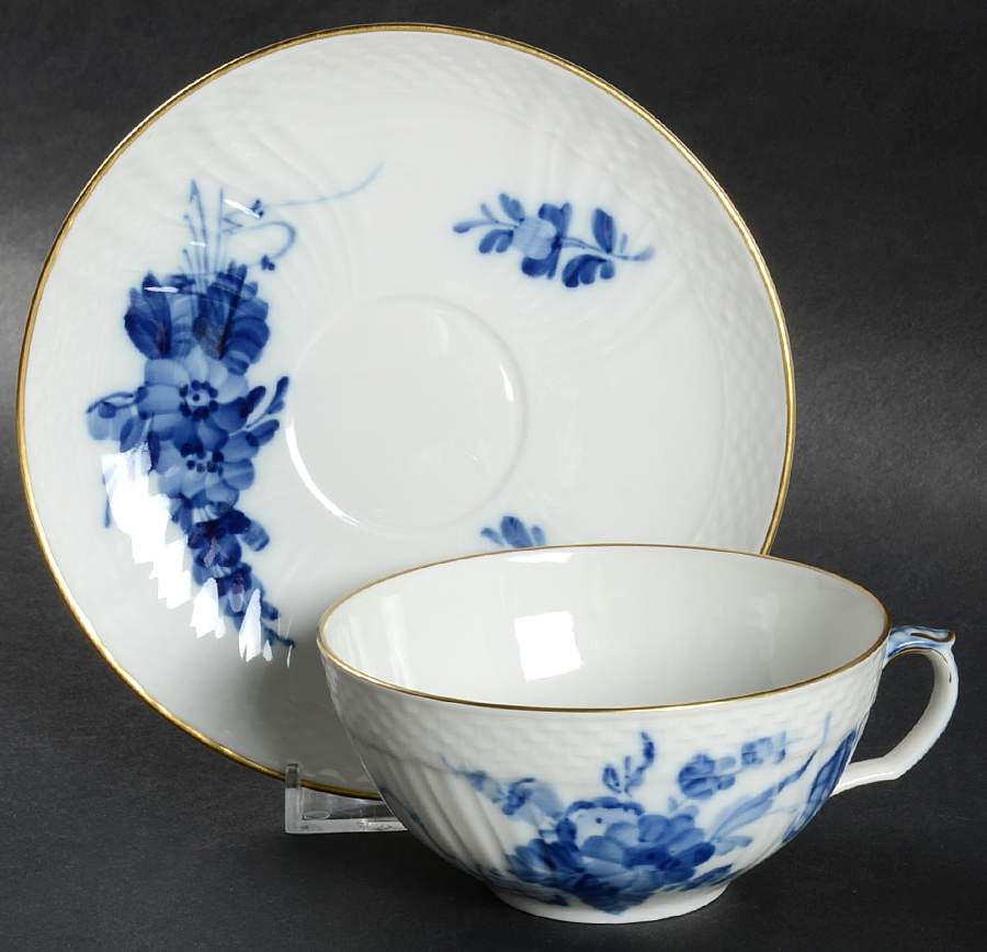 Blue Flowers (Curved, Gold) Flat Cup & Saucer Set by Royal Copenhagen-1