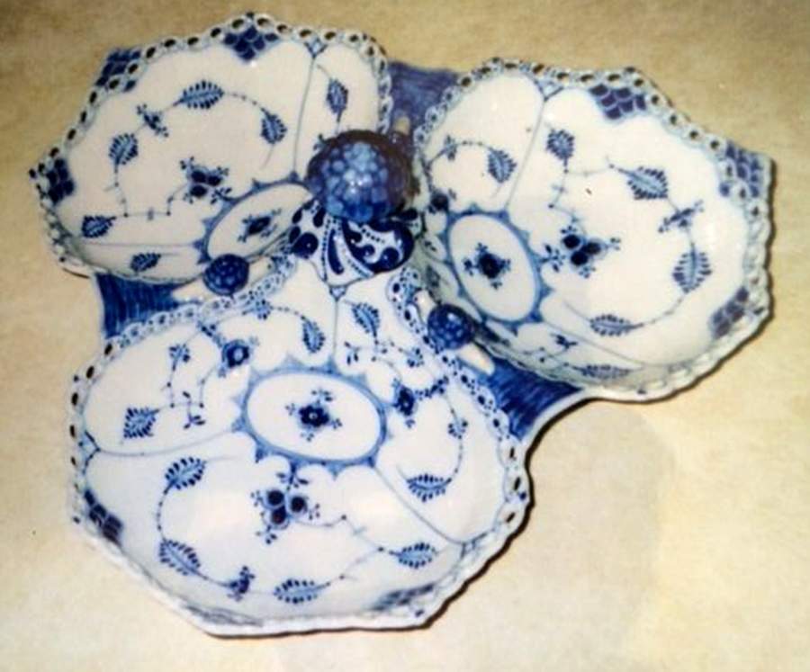 Blue Fluted Half Lace Border (No Trim) 3-Part Relish by Royal Copenhagen-1