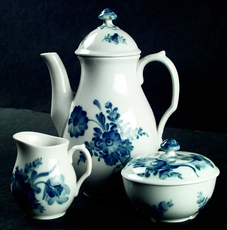Blue Flowers Plain Creamer by Royal Copenhagen-1