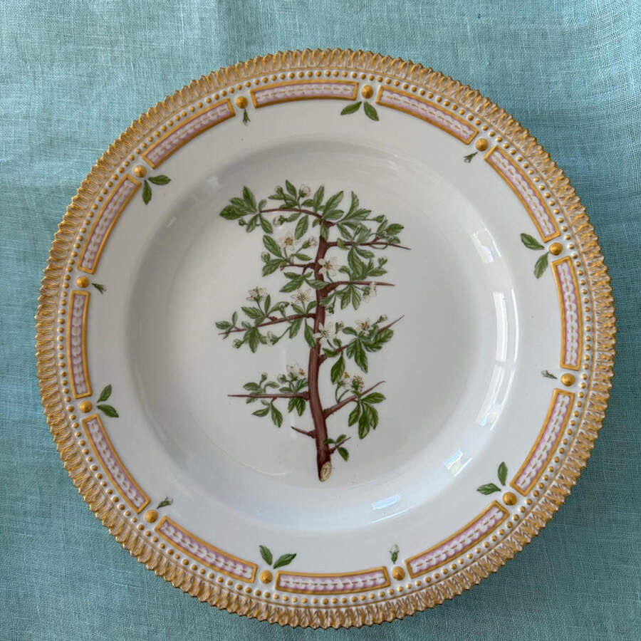 Flora Danica (1961 To Current) Dinner Plate-Prunus Spinose L by Royal Copenhagen-1