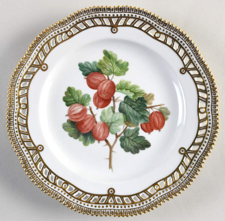 Flora Danica (1961 To Current) 9" Pierced Luncheon Plate/Fruit Stand-Red Gooseberry by Royal Copenhagen-1