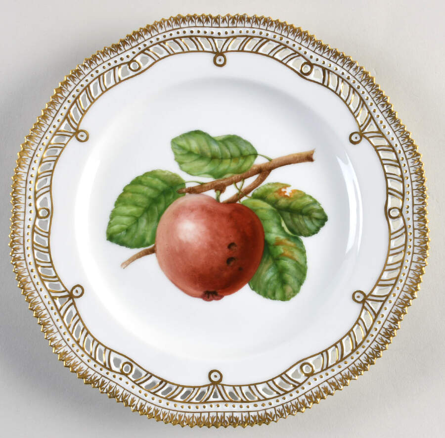 Flora Danica (1961 To Current) 9" Pierced Luncheon Plate/Fruit Stand-Apple by Royal Copenhagen-1