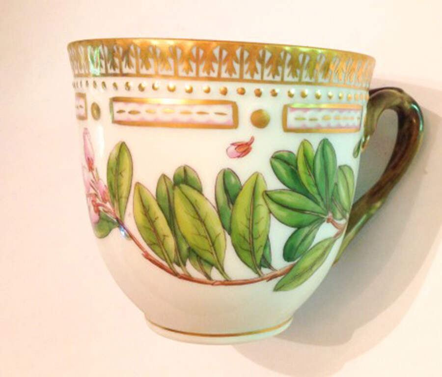 Flora Danica (1961 To Current) Flat Cup Arctpstoyshyles Uvv Ursi spi by Royal Copenhagen-1