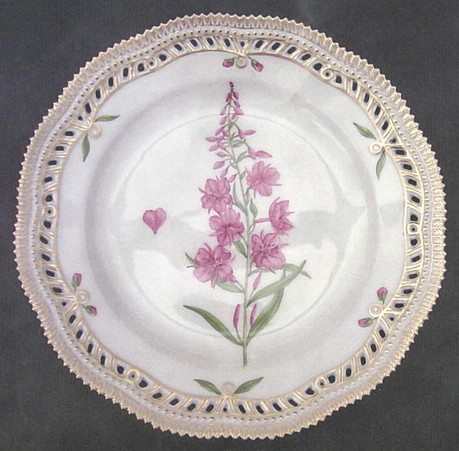 Flora Danica (1961 To Current) 10" Pierced Dinner Plate/Fruit Stand by Royal Copenhagen-1