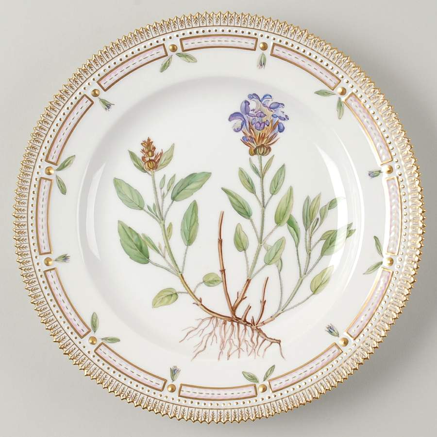 Flora Danica (1961 To Current) Dinner Plate by Royal Copenhagen-1