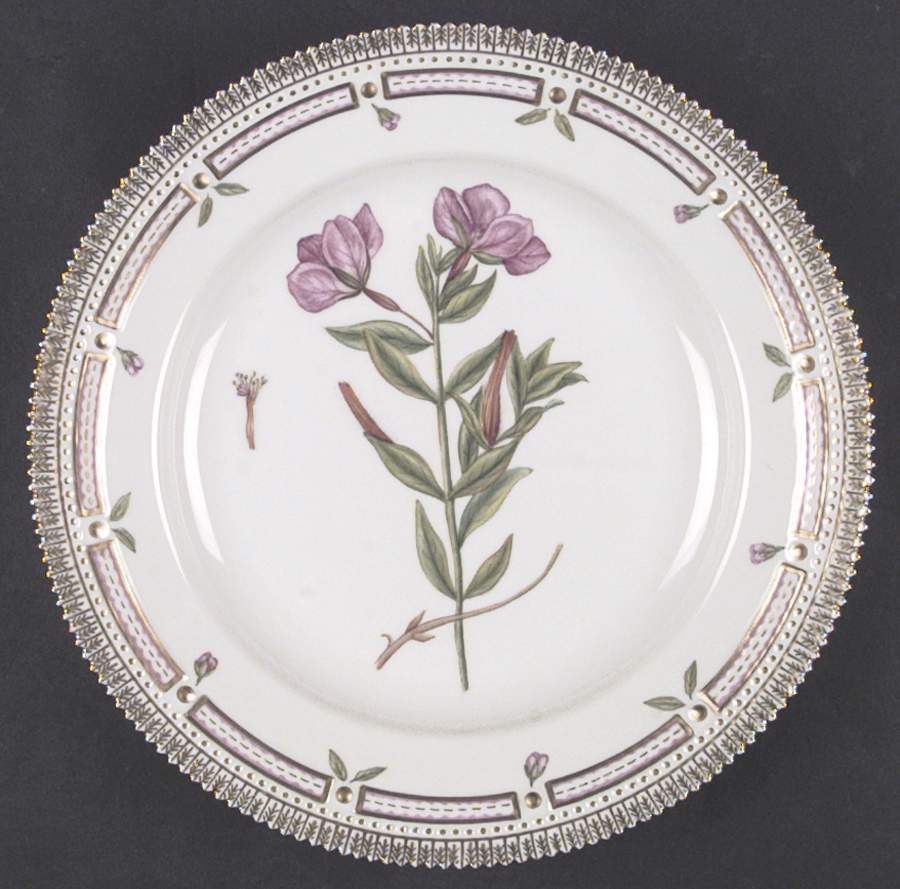 Flora Danica (1961 To Current) Dinner Plate by Royal Copenhagen-1