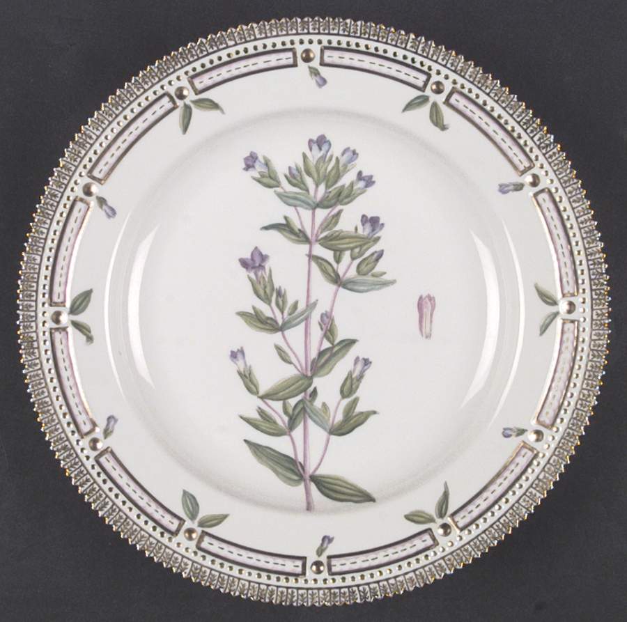 Flora Danica (1961 To Current) Dinner Plate by Royal Copenhagen-1