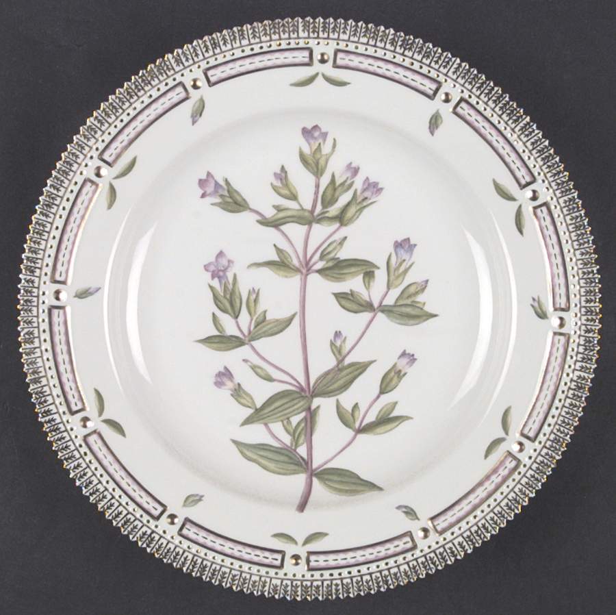 Flora Danica (1961 To Current) Dinner Plate by Royal Copenhagen-1