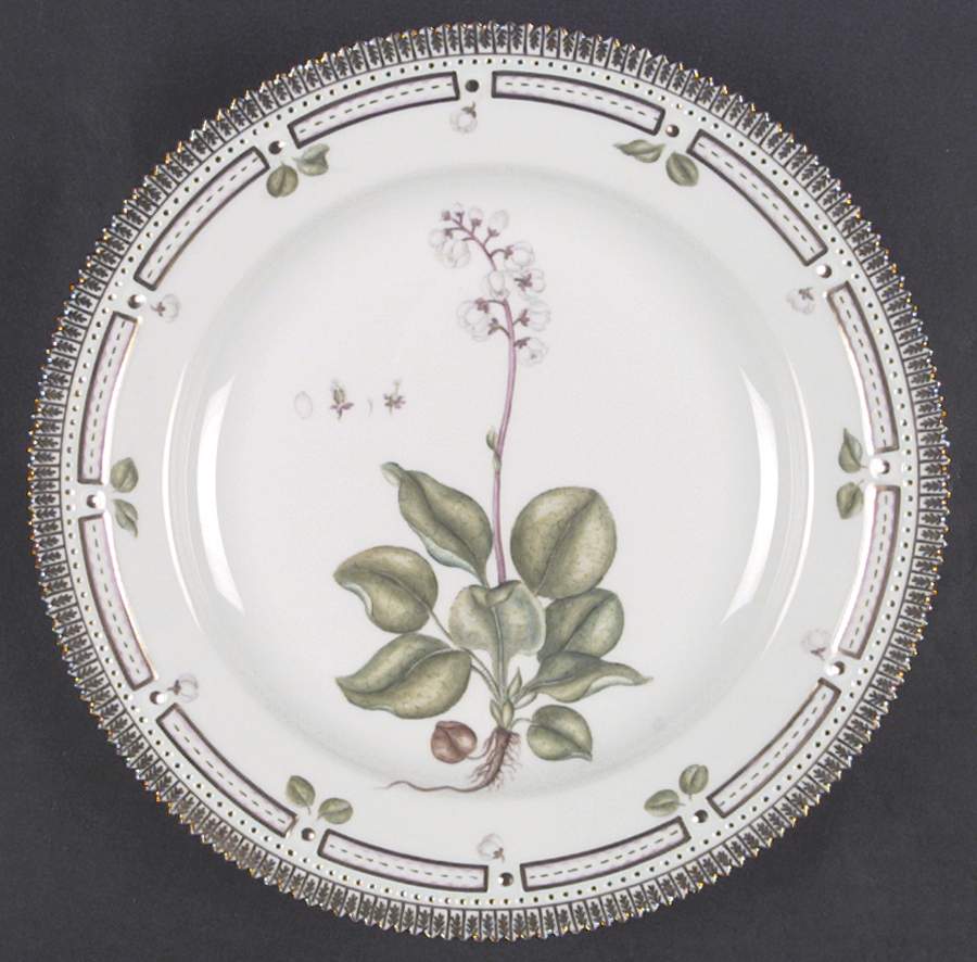 Flora Danica (1961 To Current) Dinner Plate by Royal Copenhagen-1