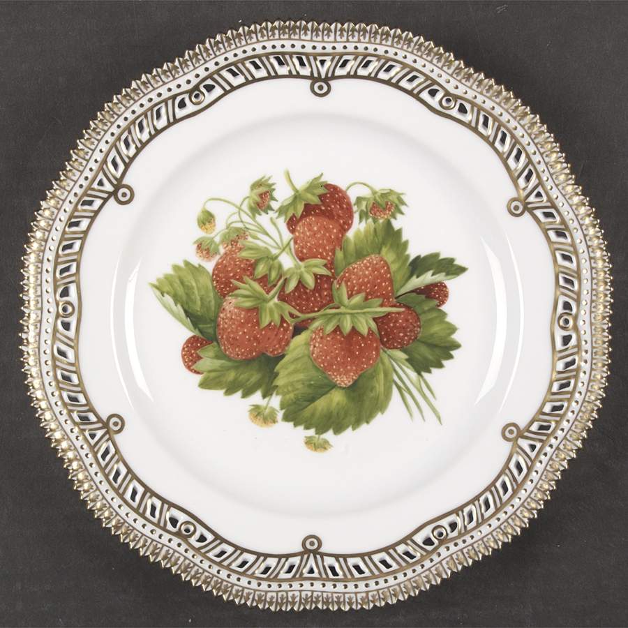 Flora Danica (1961 To Current) Fruit Service Luncheon Plate by Royal Copenhagen-1
