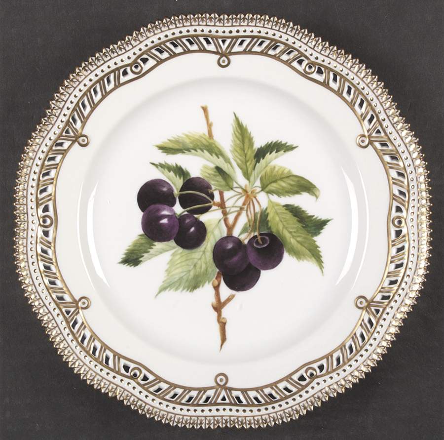 Flora Danica (1961 To Current) Fruit Service Luncheon Plate by Royal Copenhagen-1