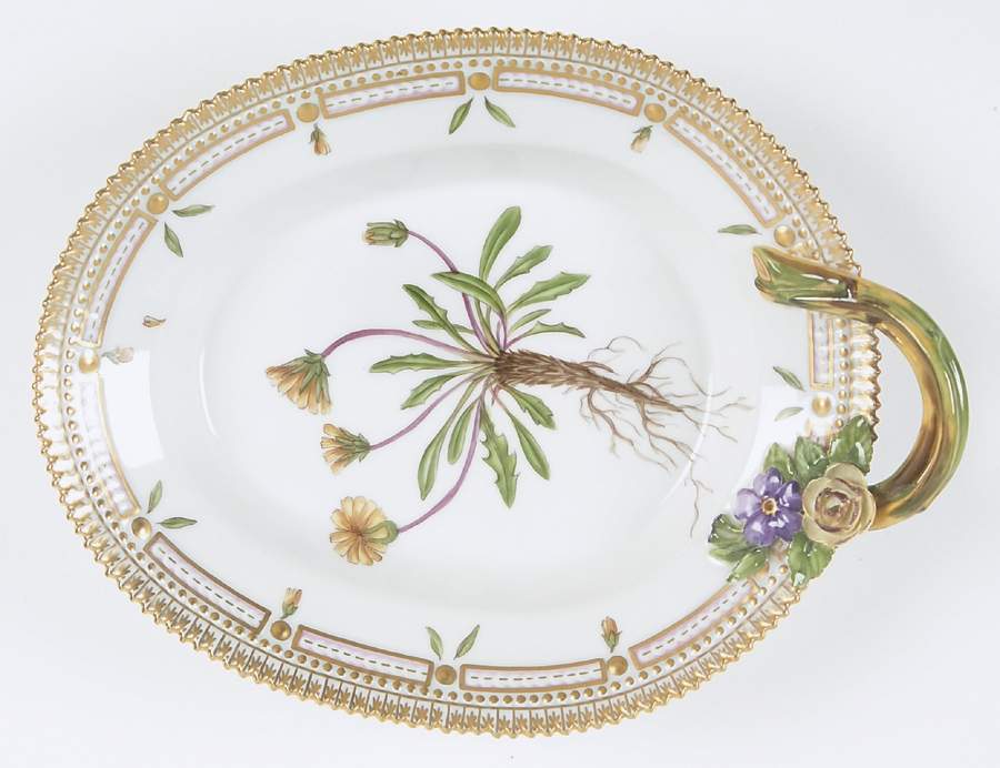 Flora Danica (1961 To Current) 8" Oval Handled Pickle/Accent-Taraxacum phymatocar by Royal Copenhagen-1