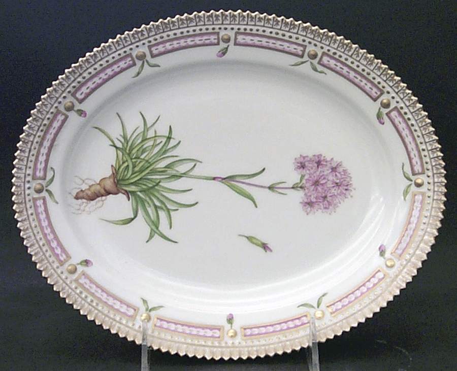 Flora Danica (1961 To Current) 9" Oval Serving Platter by Royal Copenhagen-1