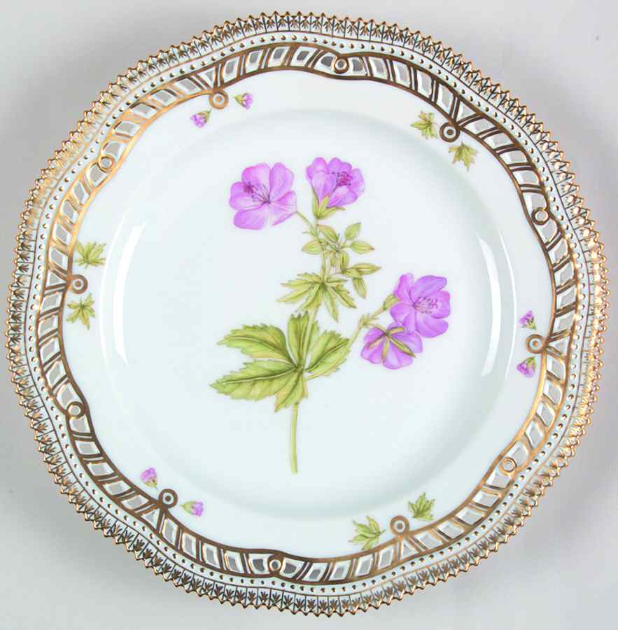 Flora Danica (1961 To Current) 9" Pierced Luncheon Plate/Fruit Std-Geranium silva by Royal Copenhagen-1