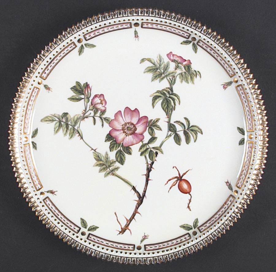 Flora Danica (1961 To Current) 9" Round Tray by Royal Copenhagen-1