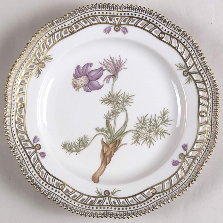 Flora Danica (1961 To Current) 9" Pierced Luncheon Plate/Fruit Std-Anemone praten by Royal Copenhagen-1