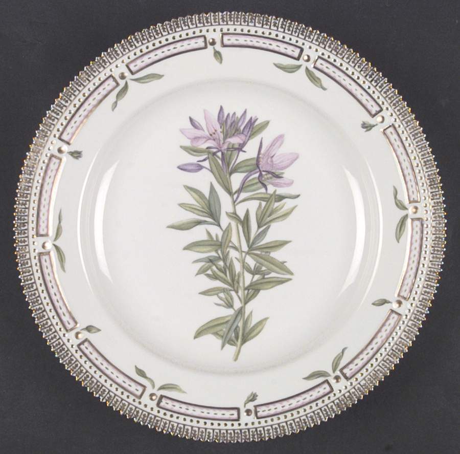 Flora Danica (1961 To Current) Dinner Plate by Royal Copenhagen-1