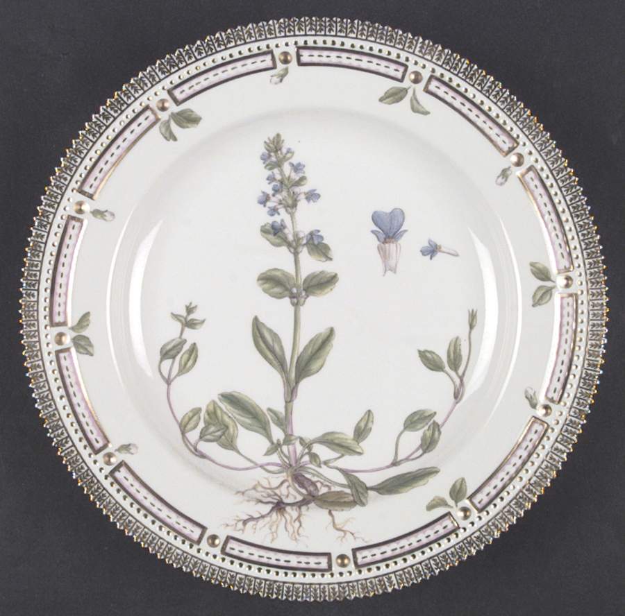 Flora Danica (1961 To Current) Dinner Plate by Royal Copenhagen-1