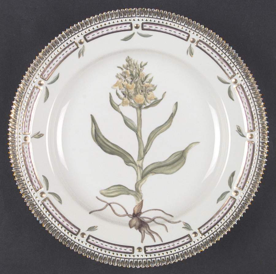 Flora Danica (1961 To Current) Dinner Plate by Royal Copenhagen-1