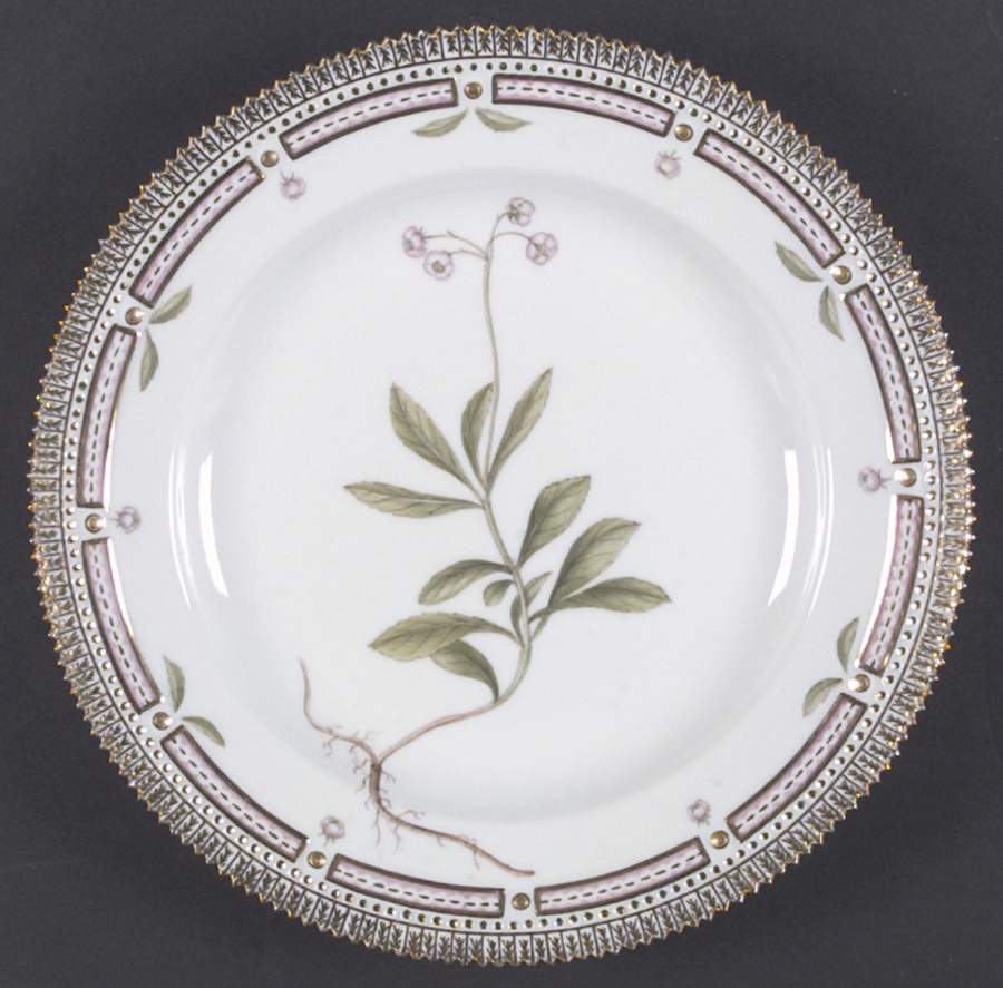 Flora Danica (1961 To Current) Dinner Plate by Royal Copenhagen-1