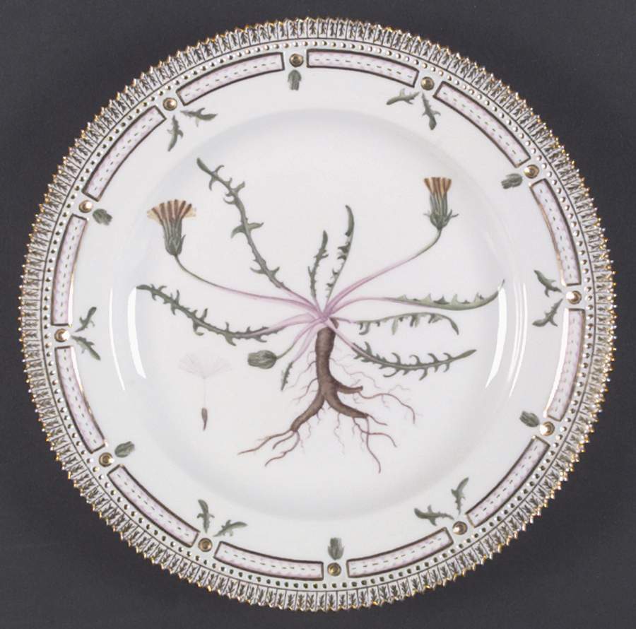 Flora Danica (1961 To Current) Dinner Plate by Royal Copenhagen-1