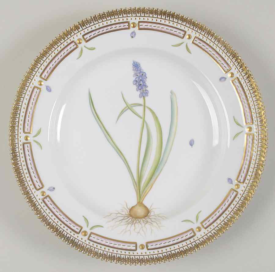 Flora Danica (1961 To Current) Dinner Plate-Muscari botryoides Dc by Royal Copenhagen-1