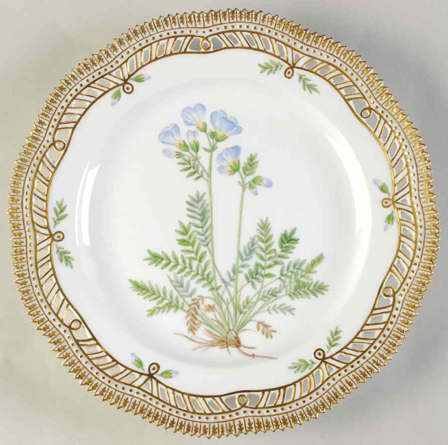 Flora Danica (1961 To Current) 9" Pierced Luncheon Plate/Fruit Std-Polemonium hum by Royal Copenhagen-1