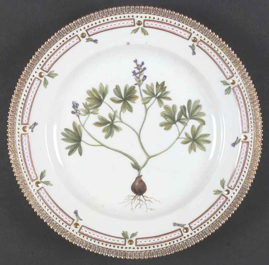 Flora Danica (1961 To Current) Dinner Plate by Royal Copenhagen-1